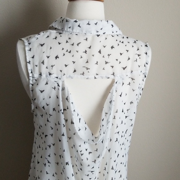 Bird print button up sleeveless blouse - Picture 7 of 8